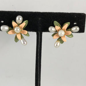 Enamed Soft Green Leaves Flowers Pearl Earrings